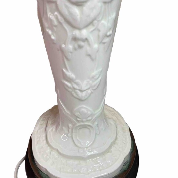 VTG Embossed Ceramic And Brass Leviton Table Lamp Fleur De Lis Vines Medallion - Picture 12 of 16